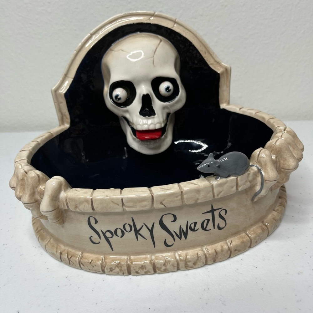 Department 56 Spooky Sweets Skeleton Skull candy dish